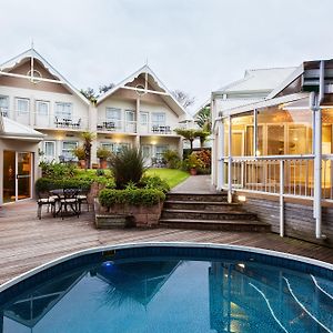 Quarry Lake Inn